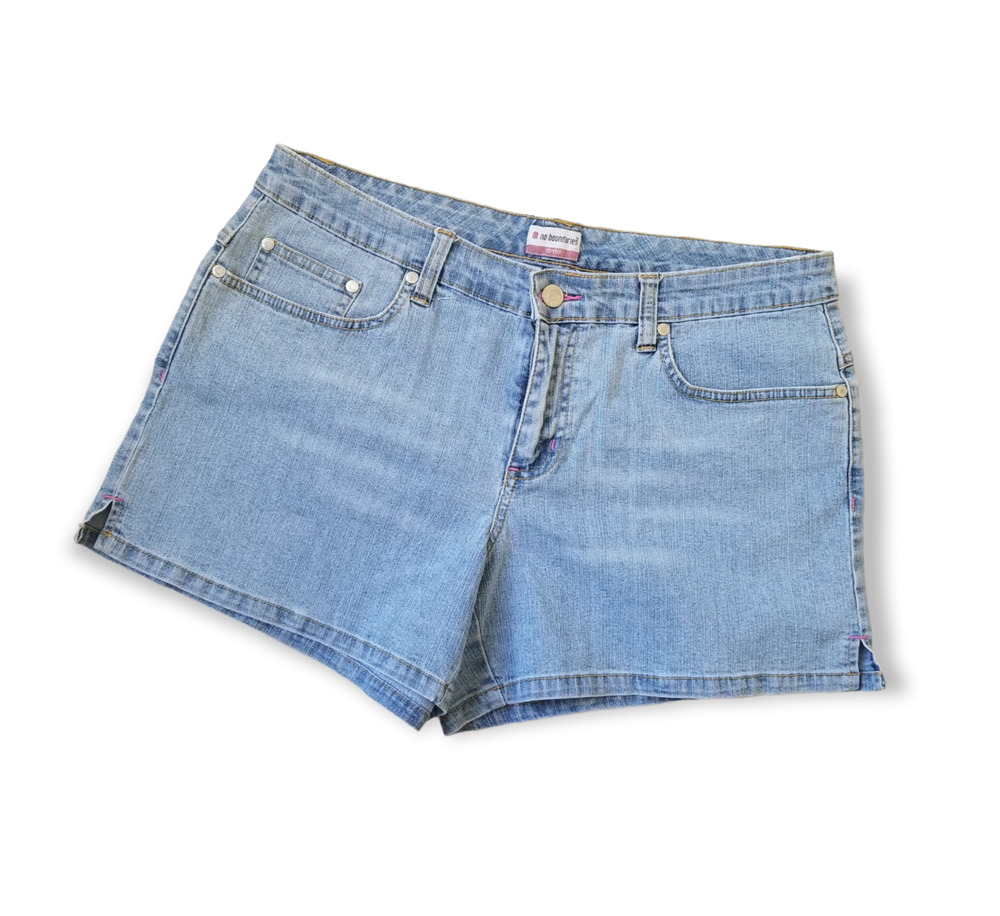 No Boundaries Juniors' Curvy Super High Rise Mom 3" Shorts - Size 13